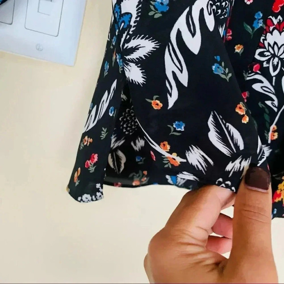 Laundry by Shelli Segal 4 Floral Ruffled Blouse - Picture 7 of 12